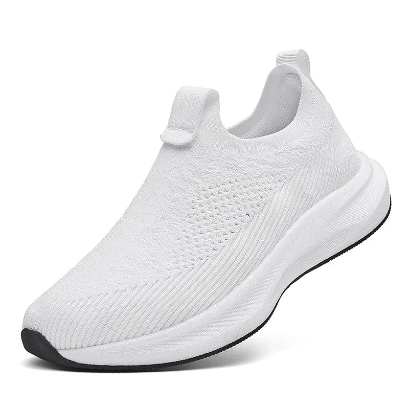 Men's wide-toe running shoes suitable for outdoor use, made of breathable mesh with a non-slip rubber sole, comfortable for both men and women.
