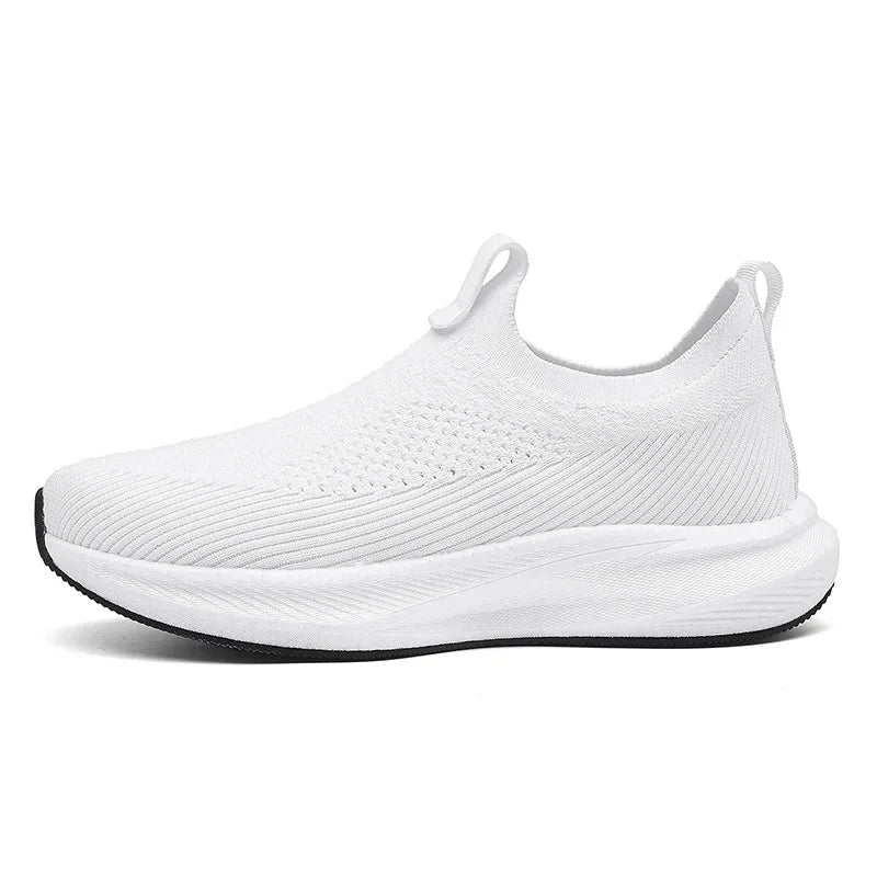 Men's wide-toe running shoes suitable for outdoor use, made of breathable mesh with a non-slip rubber sole, comfortable for both men and women.