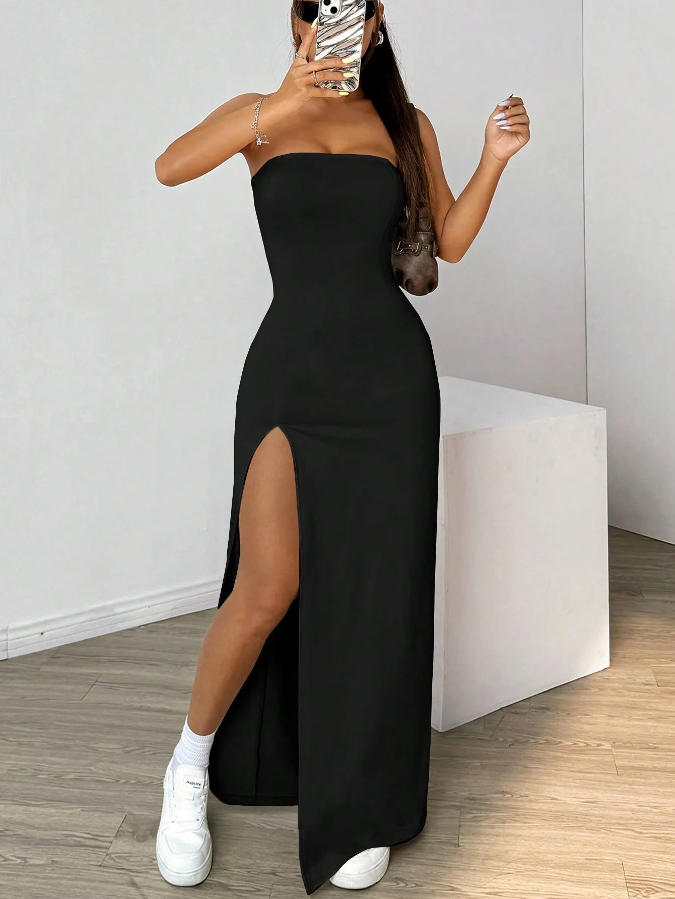 Elegant long strapless dress, with a side slit, in a simple solid color.