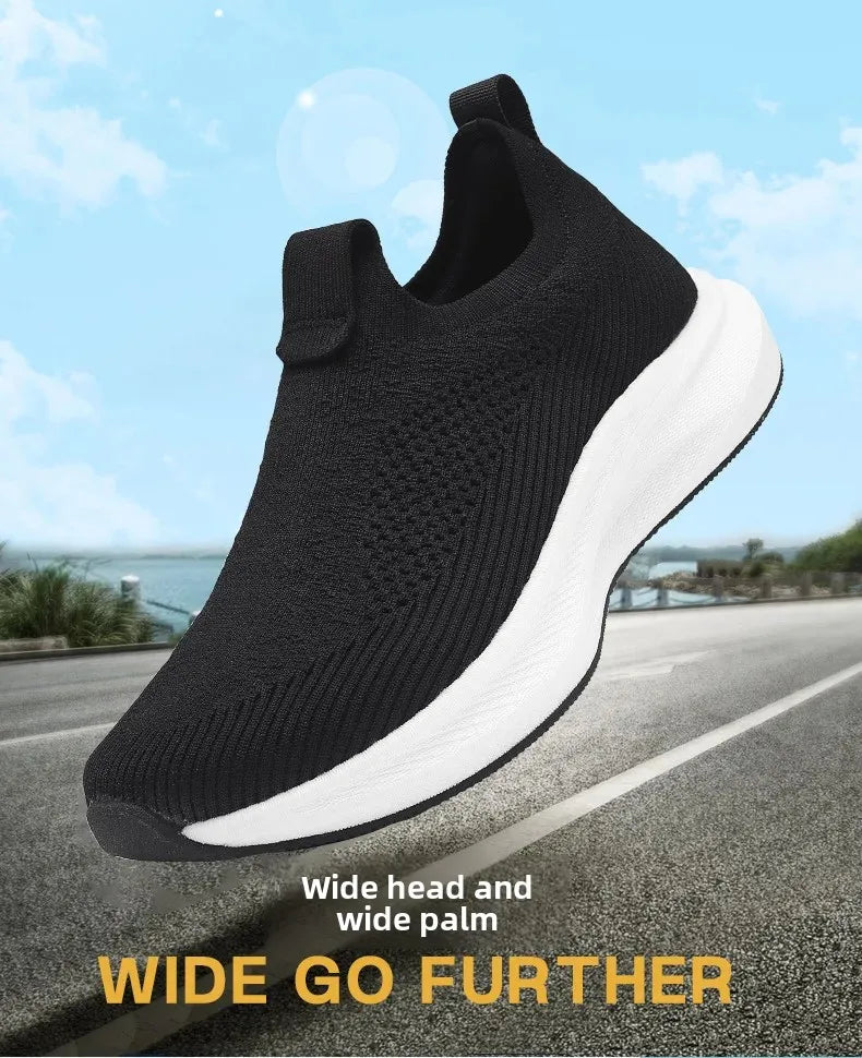 Men's wide-toe running shoes suitable for outdoor use, made of breathable mesh with a non-slip rubber sole, comfortable for both men and women.
