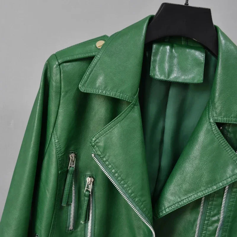 Stylish short coat made of high-quality sheepskin with a modern design for women