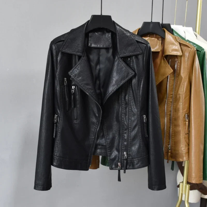 Stylish short coat made of high-quality sheepskin with a modern design for women