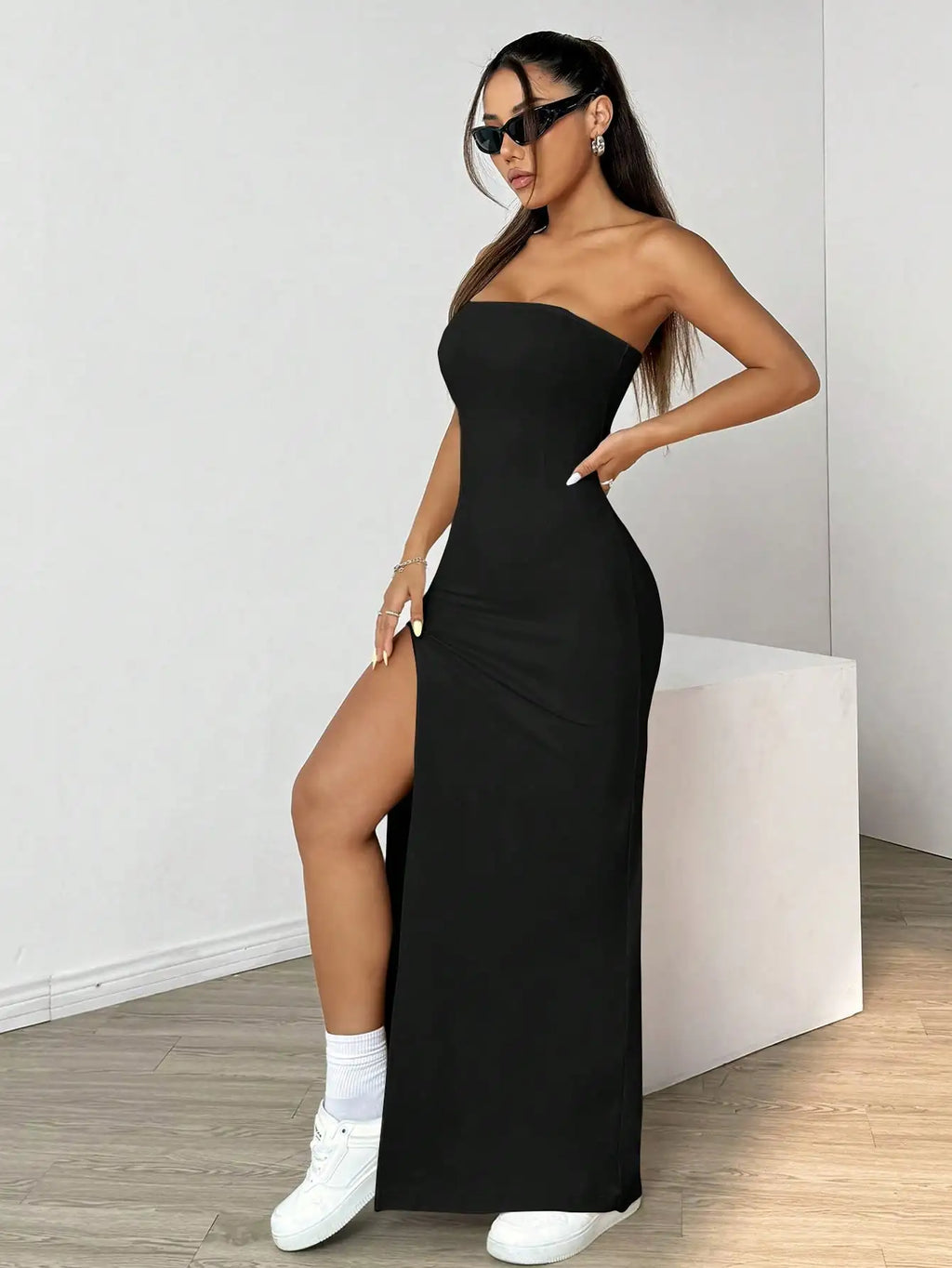 Elegant long strapless dress, with a side slit, in a simple solid color.