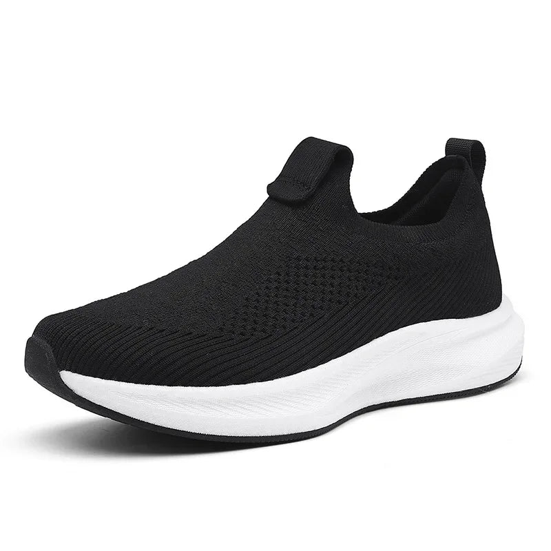 Men's wide-toe running shoes suitable for outdoor use, made of breathable mesh with a non-slip rubber sole, comfortable for both men and women.