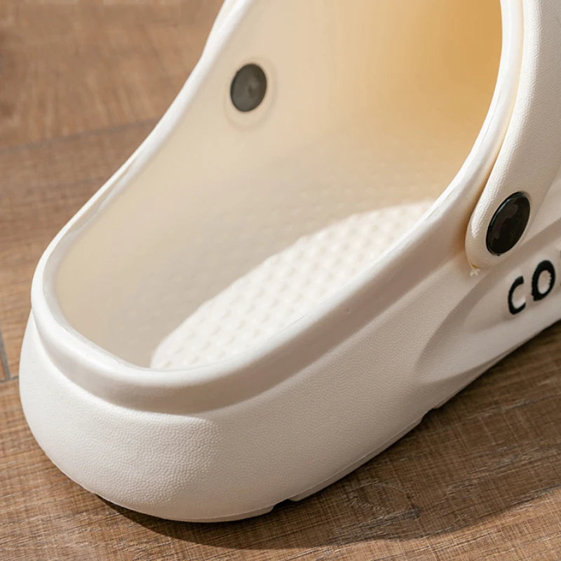 Non-slip summer slippers, suitable for men and women.