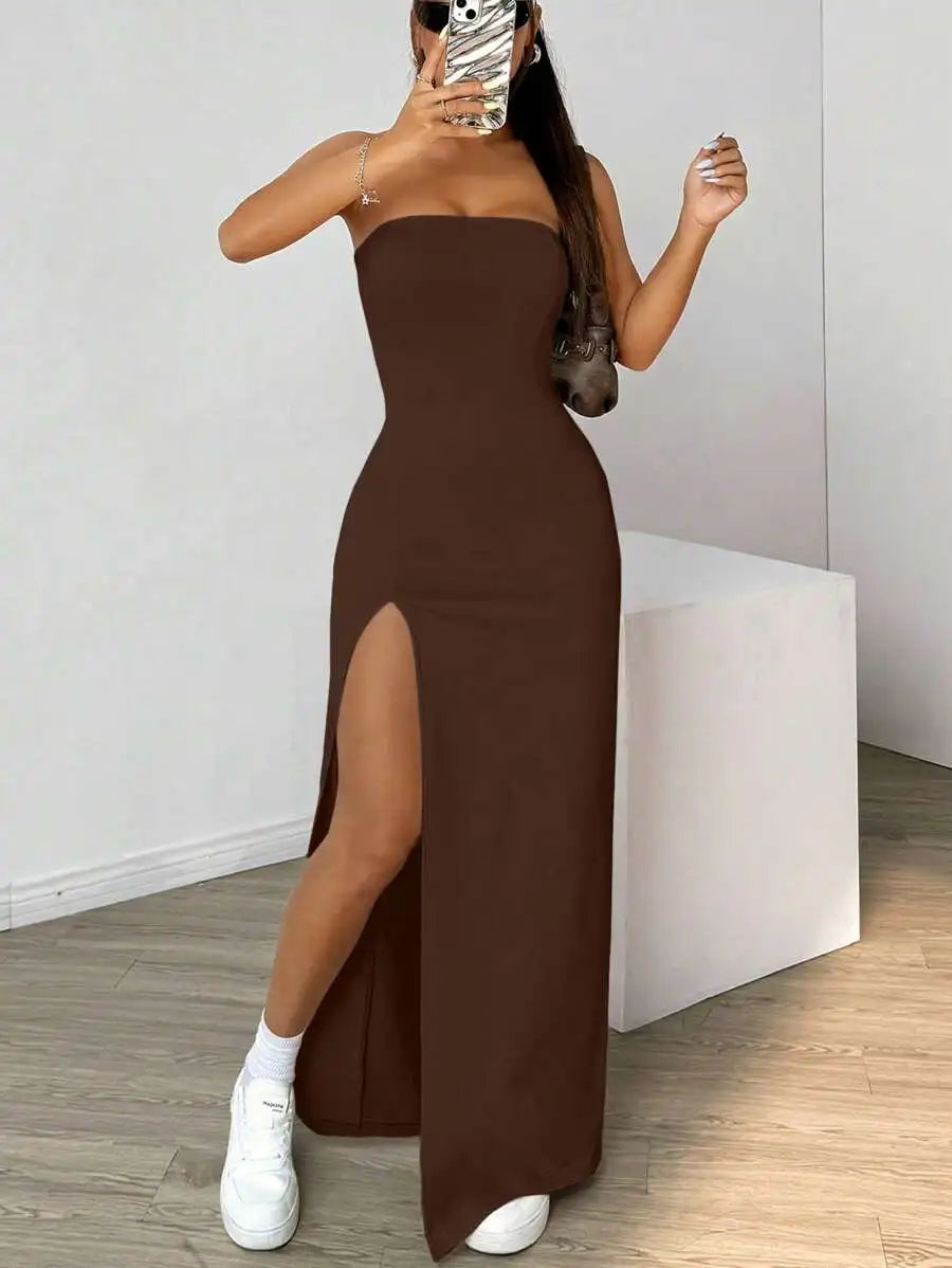 Elegant long strapless dress, with a side slit, in a simple solid color.