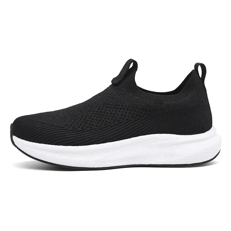 Men's wide-toe running shoes suitable for outdoor use, made of breathable mesh with a non-slip rubber sole, comfortable for both men and women.