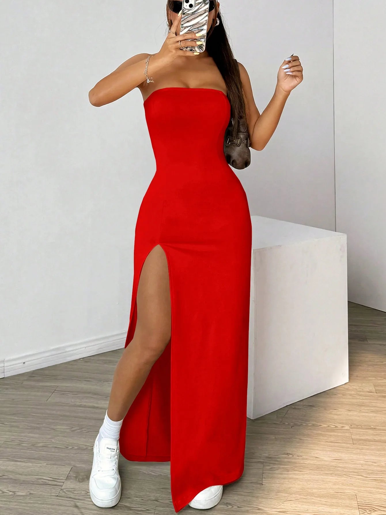 Elegant long strapless dress, with a side slit, in a simple solid color.